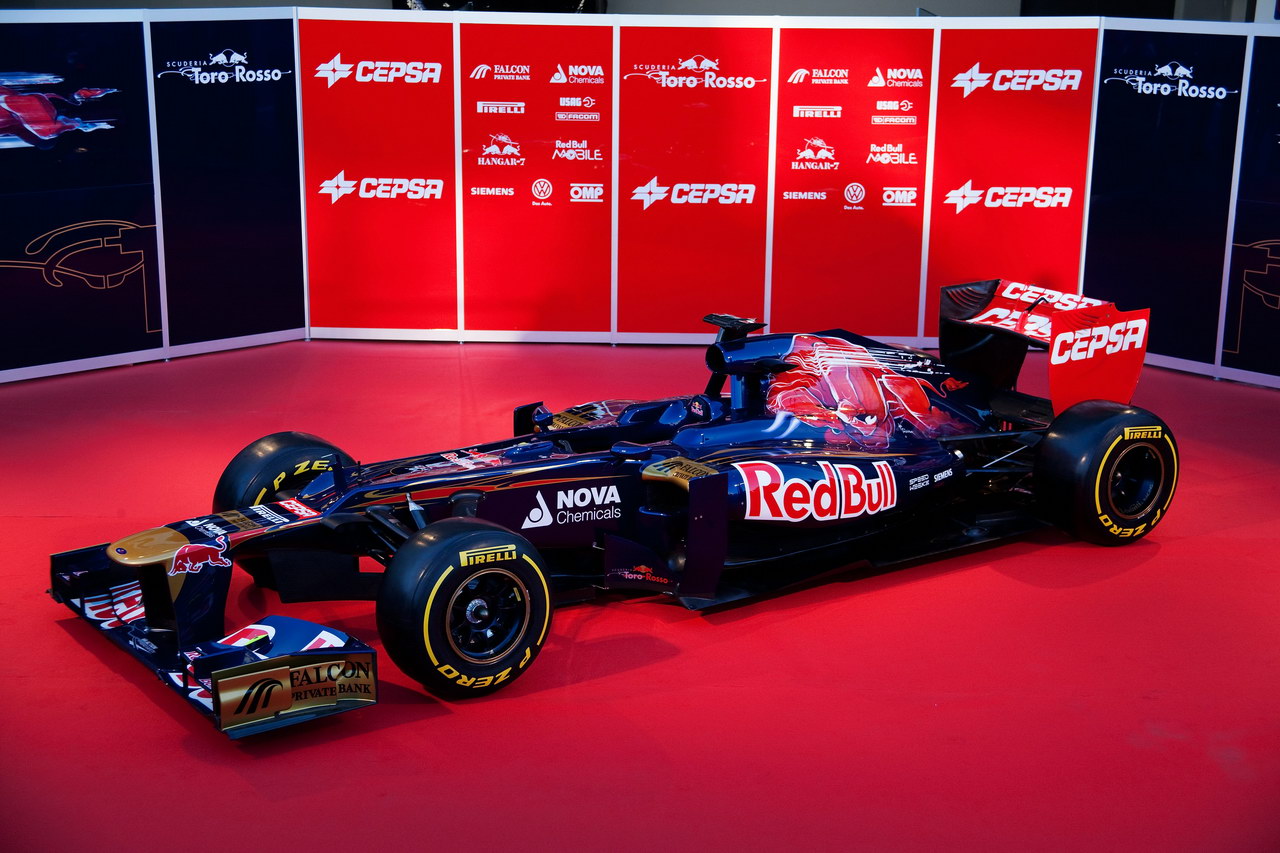 Toro Rosso STR7, JEREZ DE LA FRONTERA, SPAIN - FEBRUARY 06:  The new Scuderia Toro Rosso STR7 is unveiled at the Circuito de Jerez on February 6, 2012 in Jerez de la Frontera, Spain.  (Photo by Peter Fox/Getty Images)