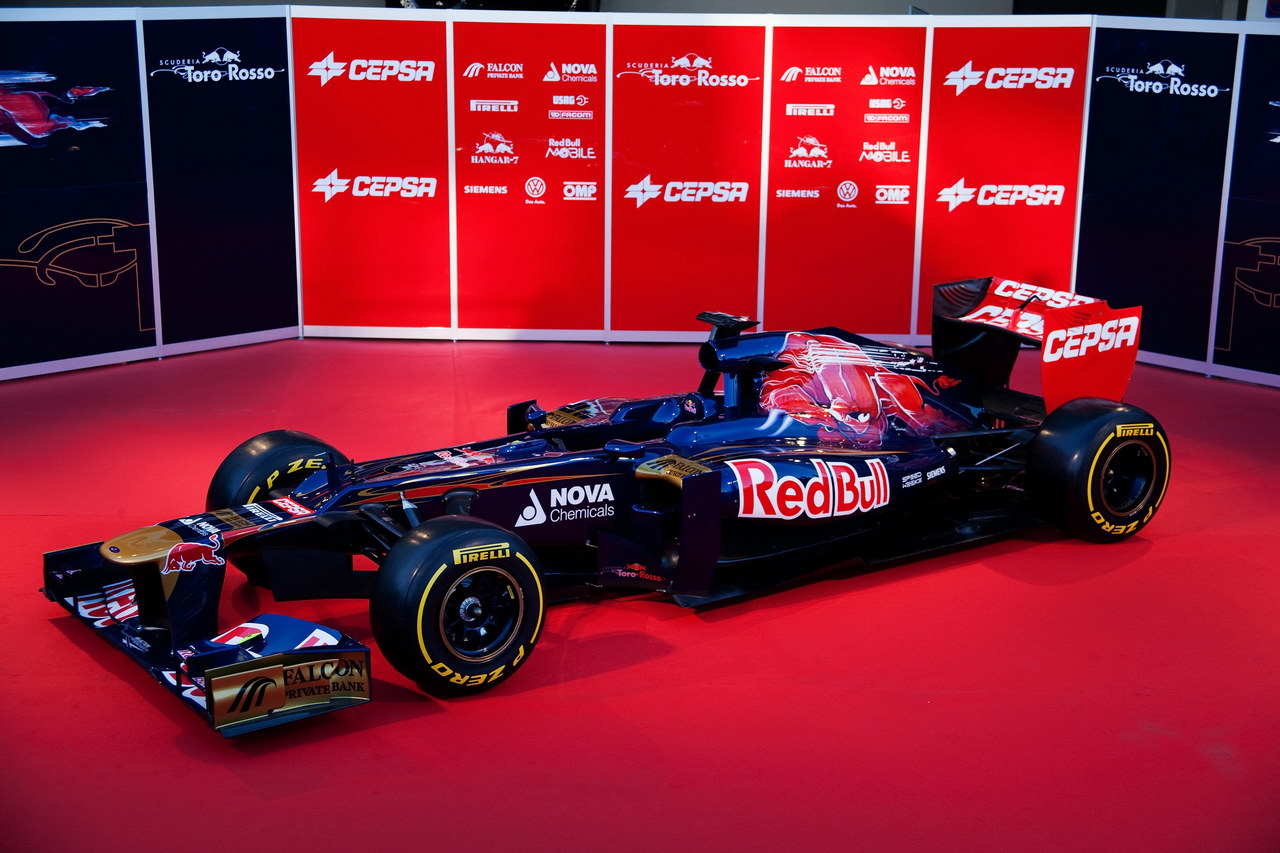 Toro Rosso STR7, JEREZ DE LA FRONTERA, SPAIN - FEBRUARY 06:  The new Scuderia Toro Rosso STR7 is unveiled at the Circuito de Jerez on February 6, 2012 in Jerez de la Frontera, Spain.  (Photo by Peter Fox/Getty Images)