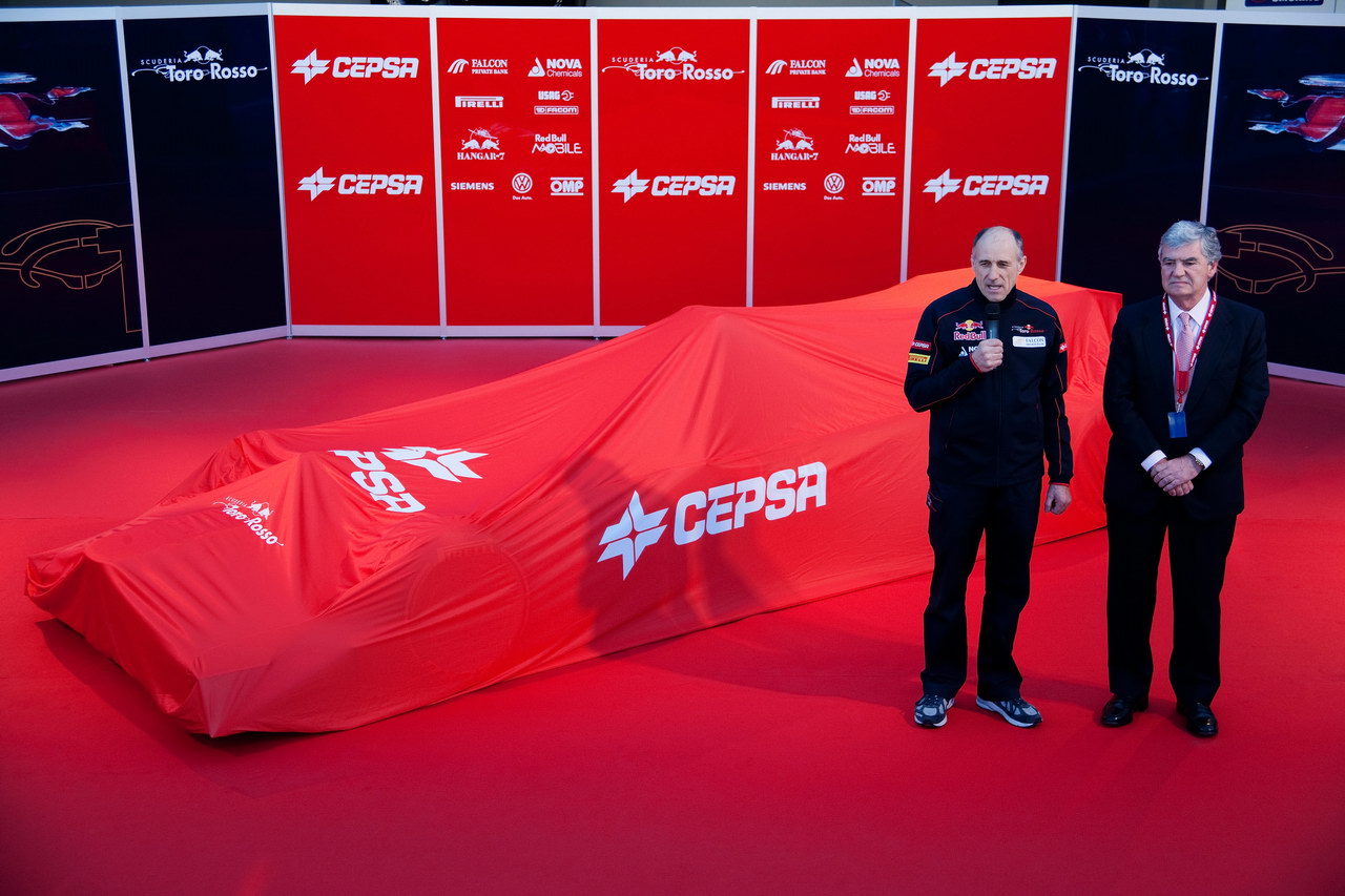 Toro Rosso STR7, JEREZ DE LA FRONTERA, SPAIN - FEBRUARY 06:  Scuderia Toro Rosso Team Principal Franz Tost (L) e CEPSA Co-Chairman Santiago Bergareche (R) attend the launch of the new Scuderia Toro Rosso STR7 at the Circuito de Jerez on February 6, 2012 in Jerez de la Frontera, Spain.  (Photo by Peter Fox/Getty Images)