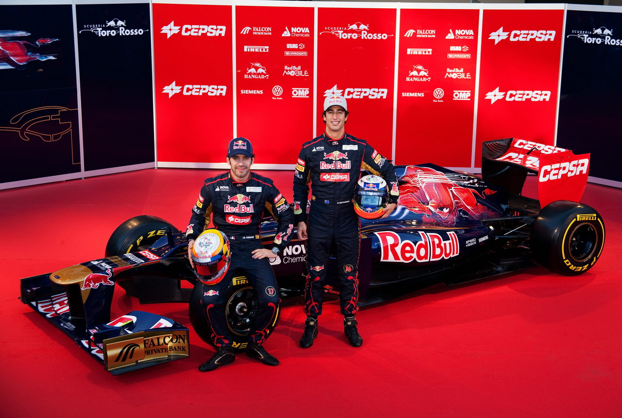 Toro Rosso STR7, JEREZ DE LA FRONTERA, SPAIN - FEBRUARY 06:  Scuderia Toro Rosso drivers Jean-Eric Vergne (L) of France e Daniel Ricciardo (R) of Australia attend the unveiling of the new Scuderia Toro Rosso STR7 at the Circuito de Jerez on February 6, 2012 in Jerez de la Frontera, Spain.  (Photo by Peter Fox/Getty Images)
