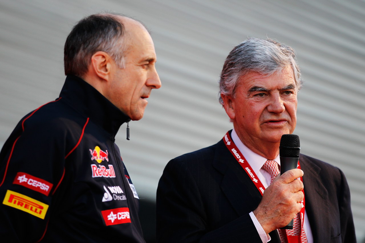 Toro Rosso STR7, JEREZ DE LA FRONTERA, SPAIN - FEBRUARY 06:  Scuderia Toro Rosso Team Principal Franz Tost (L) e CEPSA Co-Chairman Santiago Bergareche (R) attend the launch of the new Scuderia Toro Rosso STR7 at the Circuito de Jerez on February 6, 2012 in Jerez de la Frontera, Spain.  (Photo by Paul Gilham/Getty Images)