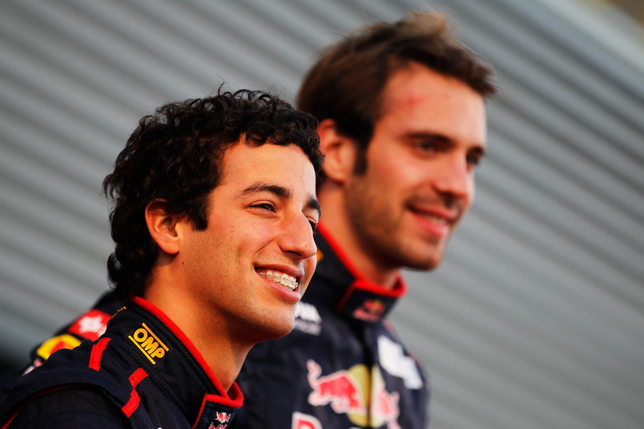 Toro Rosso STR7, JEREZ DE LA FRONTERA, SPAIN - FEBRUARY 06:  Scuderia Toro Rosso driver Daniel Ricciardo (L) of Australia attends the unveiling of the new Scuderia Toro Rosso STR7 at the Circuito de Jerez on February 6, 2012 in Jerez de la Frontera, Spain.  (Photo by Paul Gilham/Getty Images)