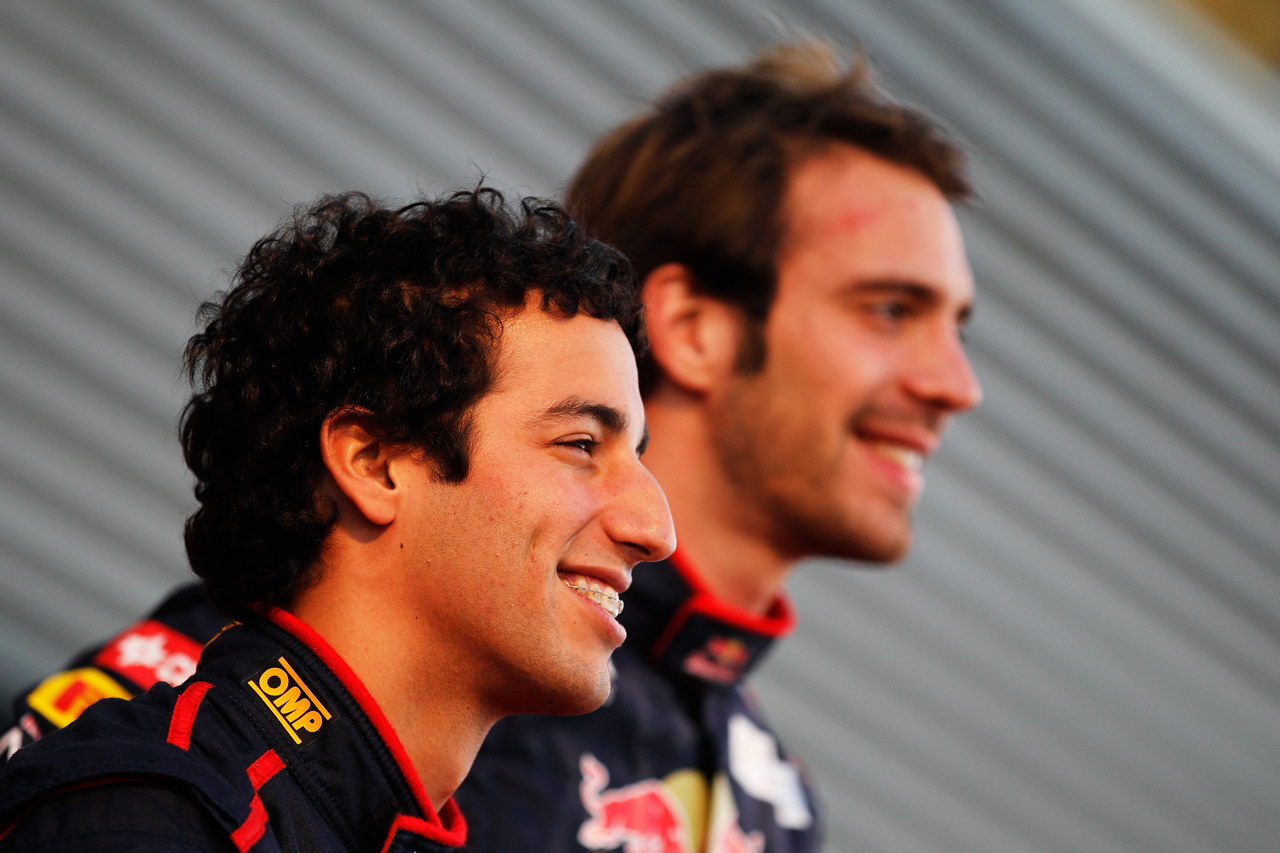 Toro Rosso STR7, JEREZ DE LA FRONTERA, SPAIN - FEBRUARY 06:  Scuderia Toro Rosso driver Daniel Ricciardo of Australia attends the unveiling of the new Scuderia Toro Rosso STR7 at the Circuito de Jerez on February 6, 2012 in Jerez de la Frontera, Spain.  (Photo by Paul Gilham/Getty Images)