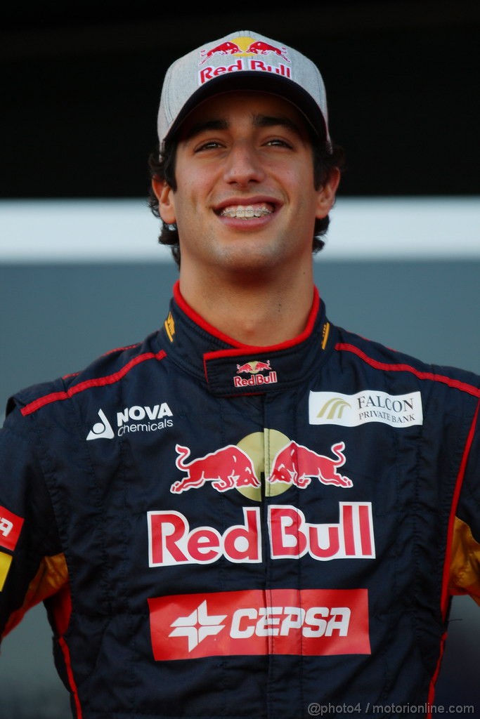 Toro Rosso STR7, 
Daniel Ricciardo (AUS), Scuderia Toro Rosso  - Toro Rosso STR7 Launch 