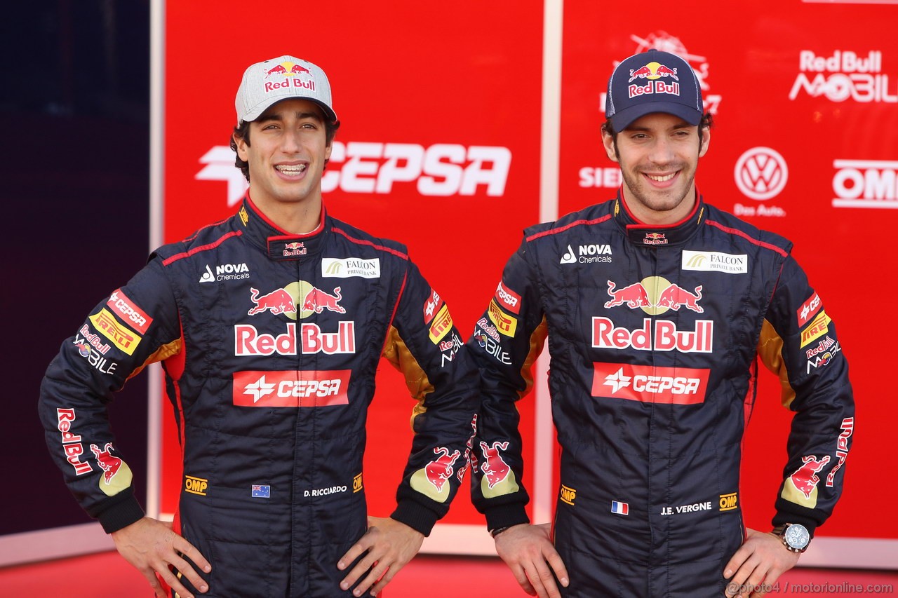 Toro Rosso STR7, 
Daniel Ricciardo (AUS), Scuderia Toro Rosso e Jean-Eric Vergne (FRA), Scuderia Toro Rosso  - Toro Rosso STR7 Launch 