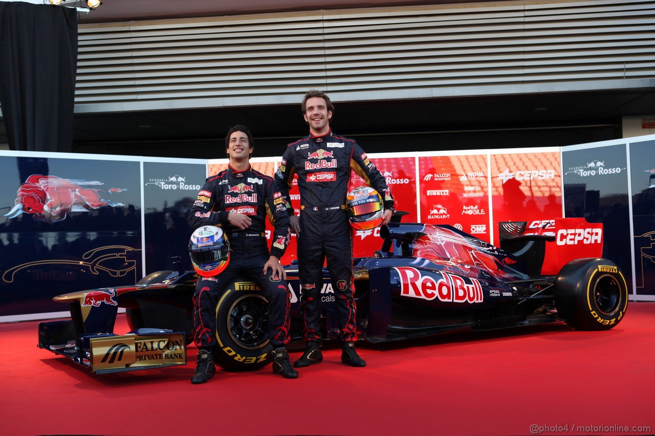 Toro Rosso STR7,  
Daniel Ricciardo (AUS), Scuderia Toro Rosso e Jean-Eric Vergne (FRA), Scuderia Toro Rosso  - Toro Rosso STR7 Launch 