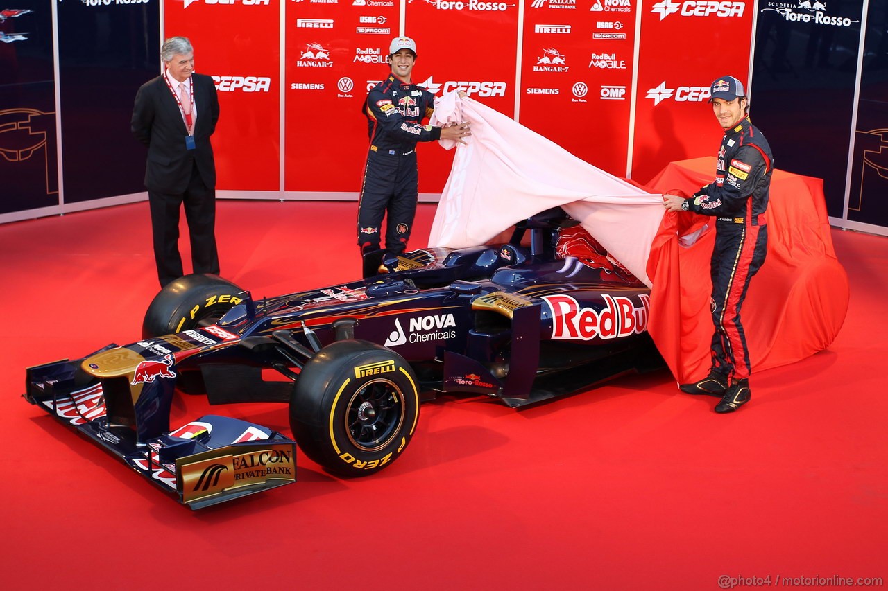 Toro Rosso STR7, 
Daniel Ricciardo (AUS), Scuderia Toro Rosso e Jean-Eric Vergne (FRA), Scuderia Toro Rosso  - Toro Rosso STR7 Launch