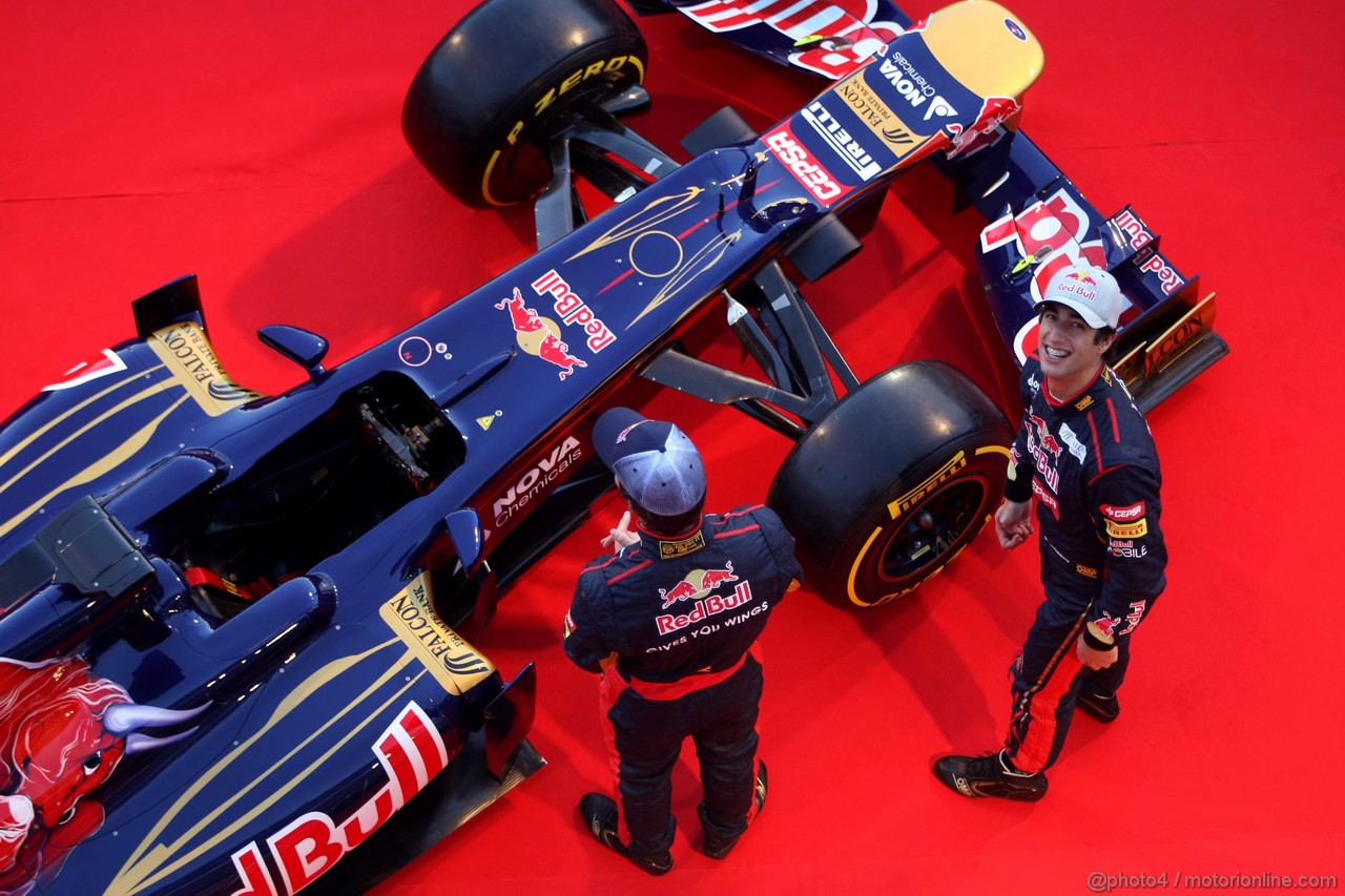 Toro Rosso STR7, 
Daniel Ricciardo (AUS), Scuderia Toro Rosso  - Toro Rosso STR7 Launch 