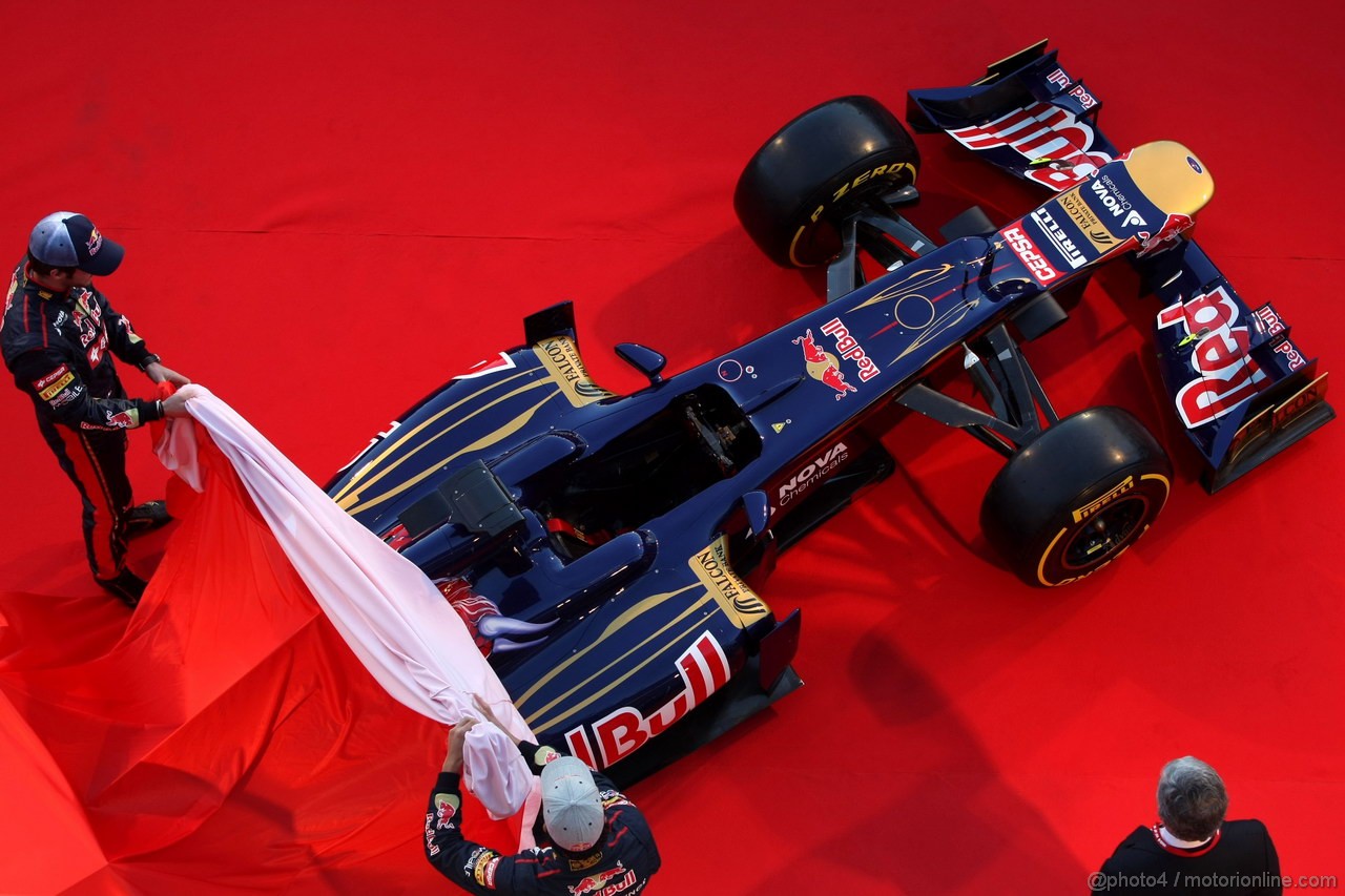 Toro Rosso STR7,
Jean-Eric Vergne (FRA), Scuderia Toro Rosso e Daniel Ricciardo (AUS), Scuderia Toro Rosso - Toro Rosso STR7 Launch