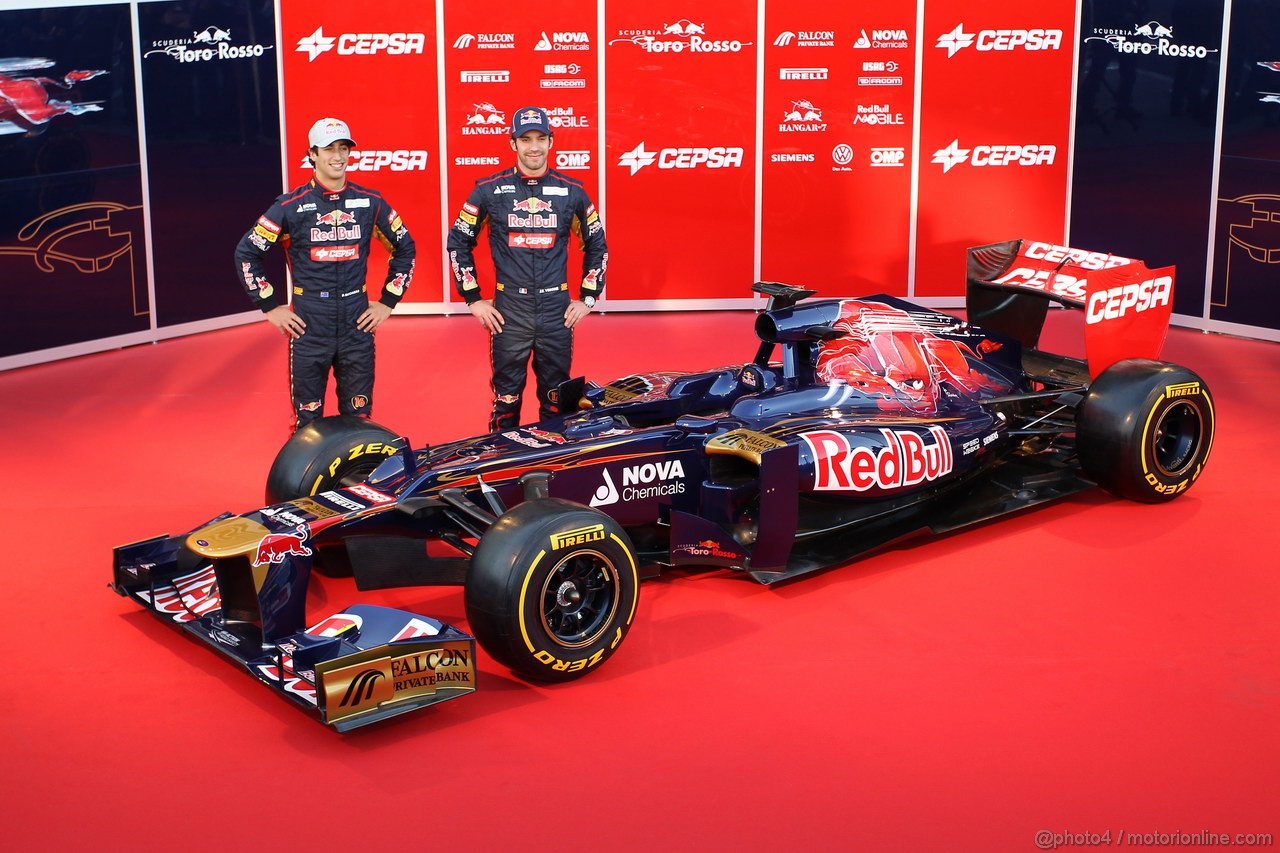 Toro Rosso STR7, 
Daniel Ricciardo (AUS), Scuderia Toro Rosso e Jean-Eric Vergne (FRA), Scuderia Toro Rosso  - Toro Rosso STR7 Launch 