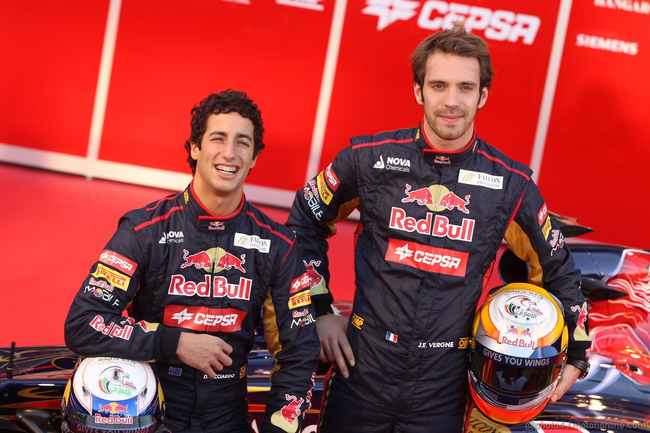 Toro Rosso STR7, 
Daniel Ricciardo (AUS), Scuderia Toro Rosso e Jean-Eric Vergne (FRA), Scuderia Toro Rosso  - Toro Rosso STR7 Launch 
