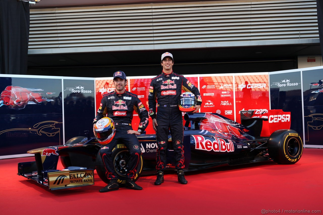 Toro Rosso STR7, 
Jean-Eric Vergne (FRA), Scuderia Toro Rosso e Daniel Ricciardo (AUS), Scuderia Toro Rosso   - Toro Rosso STR7 Launch 