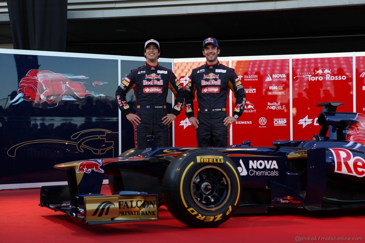 Toro Rosso STR7, 
Daniel Ricciardo (AUS), Scuderia Toro Rosso e Jean-Eric Vergne (FRA), Scuderia Toro Rosso  - Toro Rosso STR7 Launch 