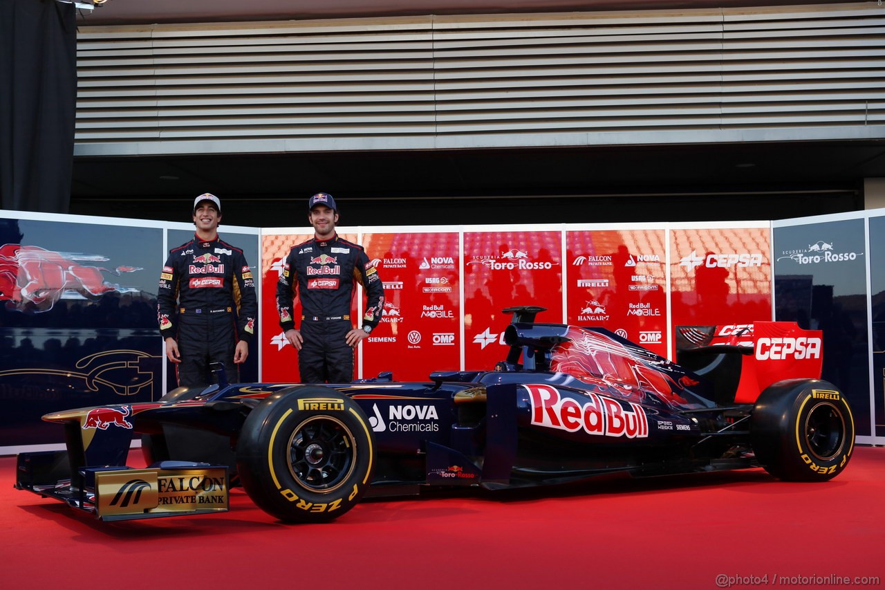 Toro Rosso STR7, 
Daniel Ricciardo (AUS), Scuderia Toro Rosso e Jean-Eric Vergne (FRA), Scuderia Toro Rosso  - Toro Rosso STR7 Launch 