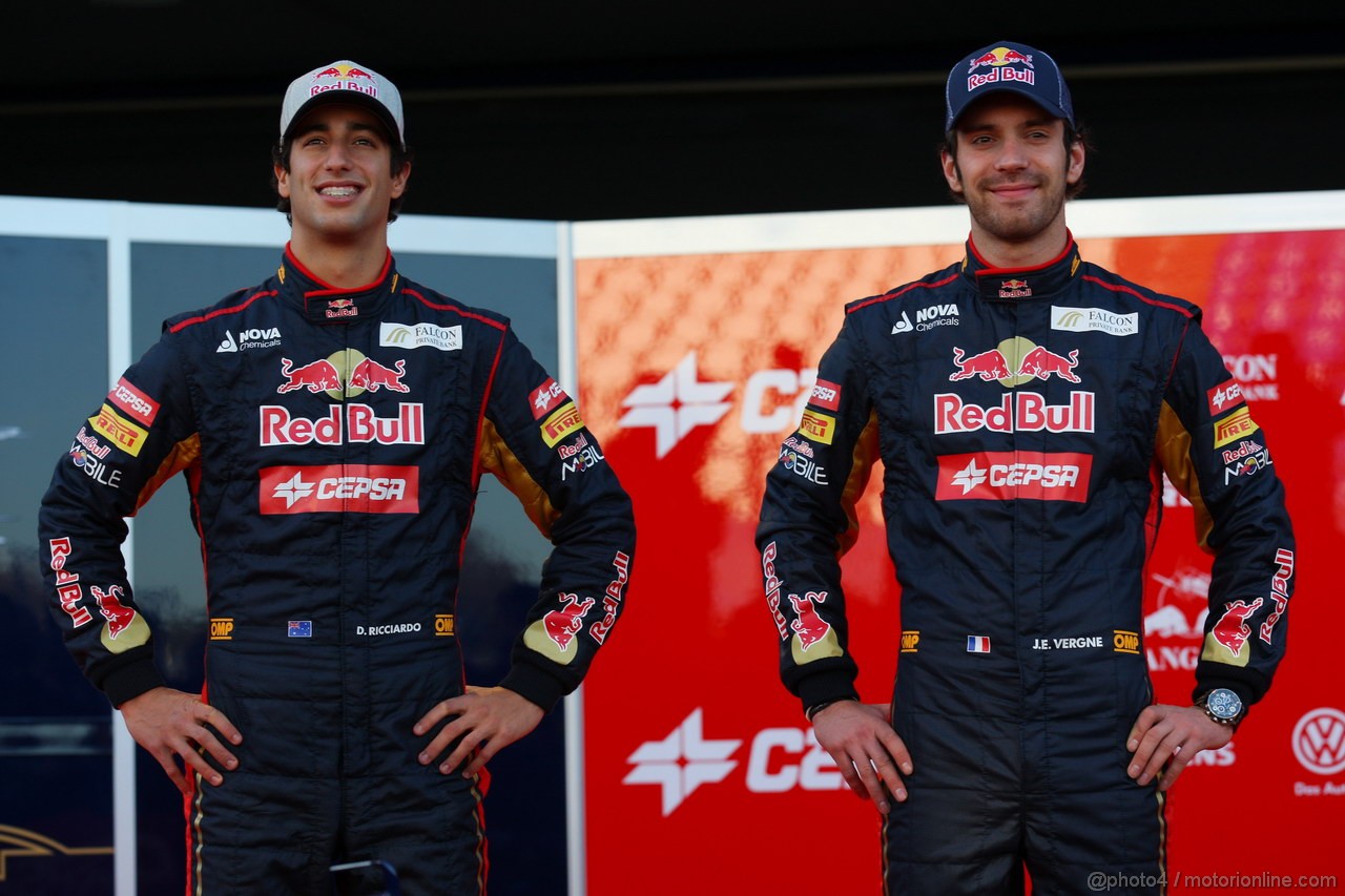 Toro Rosso STR7, 
Daniel Ricciardo (AUS), Scuderia Toro Rosso e Jean-Eric Vergne (FRA), Scuderia Toro Rosso  - Toro Rosso STR7 Launch 