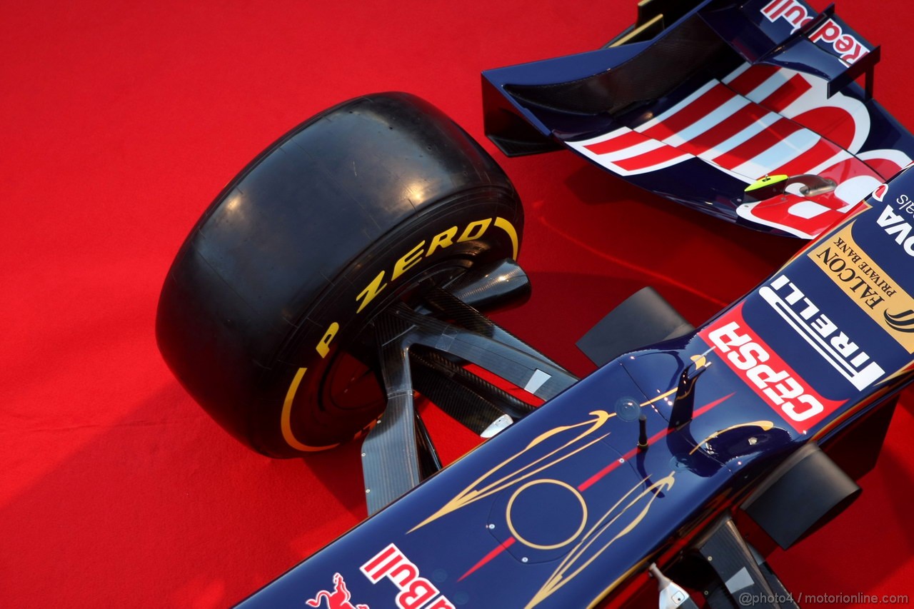 Toro Rosso STR7, 
Technical detail, front suspension - Toro Rosso STR7 Launch 