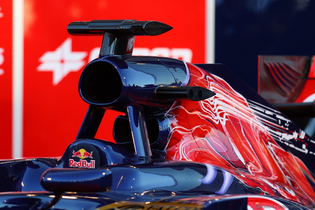 Toro Rosso STR7,  
2 air takes on the Toro Rosso - Toro Rosso STR7 Launch 