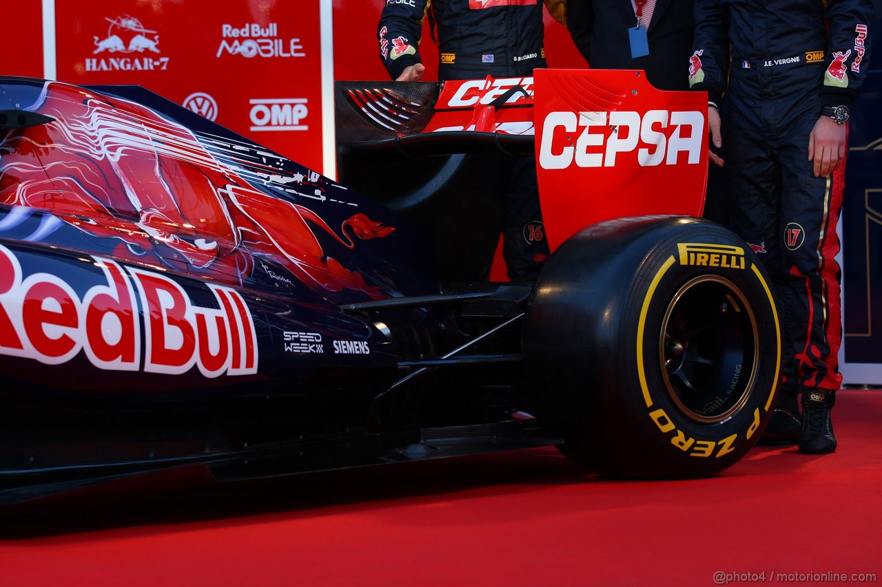 Toro Rosso STR7, 
Rear wing e engine cover  - Toro Rosso STR7 Launch 