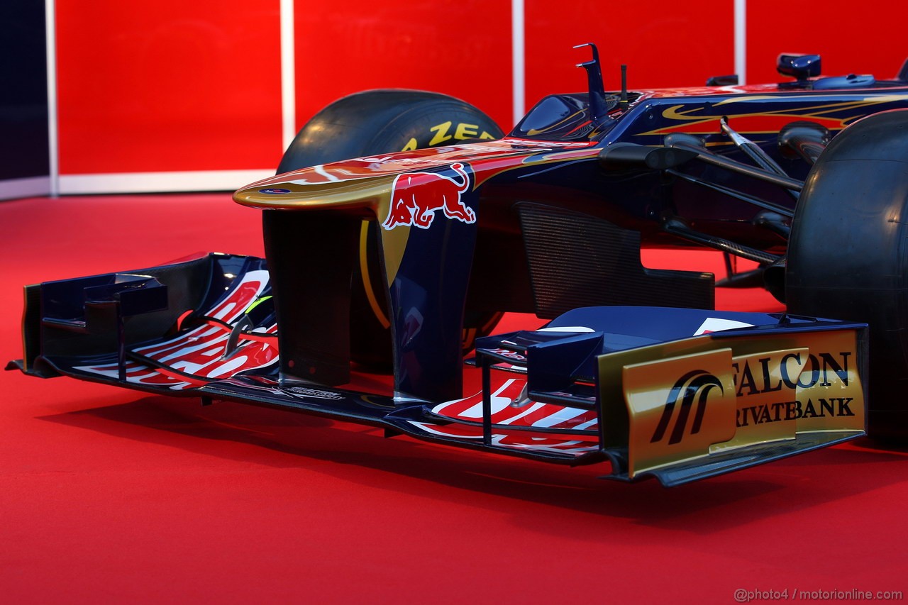 Toro Rosso STR7, 
Front wing - Toro Rosso STR7 Launch 