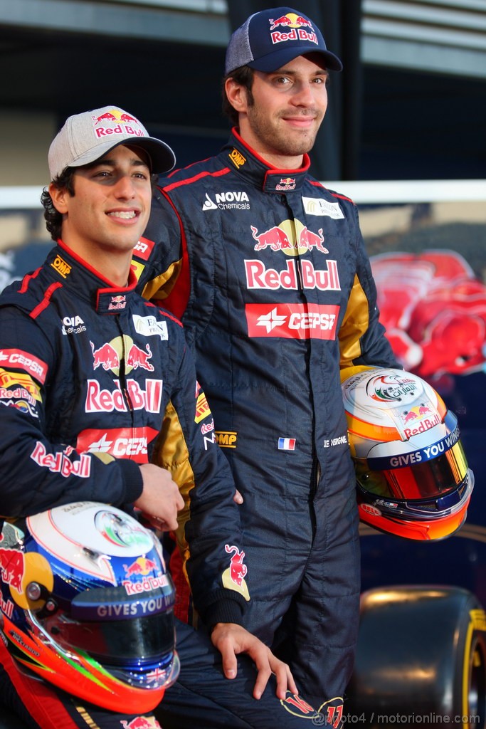 Toro Rosso STR7, 
Daniel Ricciardo (AUS), Scuderia Toro Rosso e Jean-Eric Vergne (FRA), Scuderia Toro Rosso  - Toro Rosso STR7 Launch 