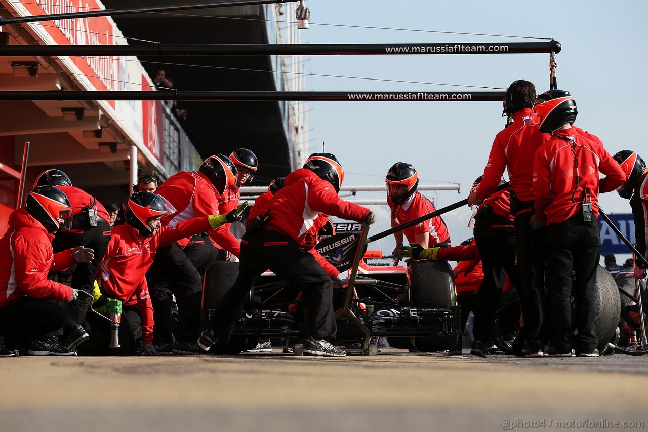 BARCELONA TEST MARZO 2013, Jules Bianchi (FRA) Marussia F1 Team MR02 practices pit stops.
03.03.2013. 