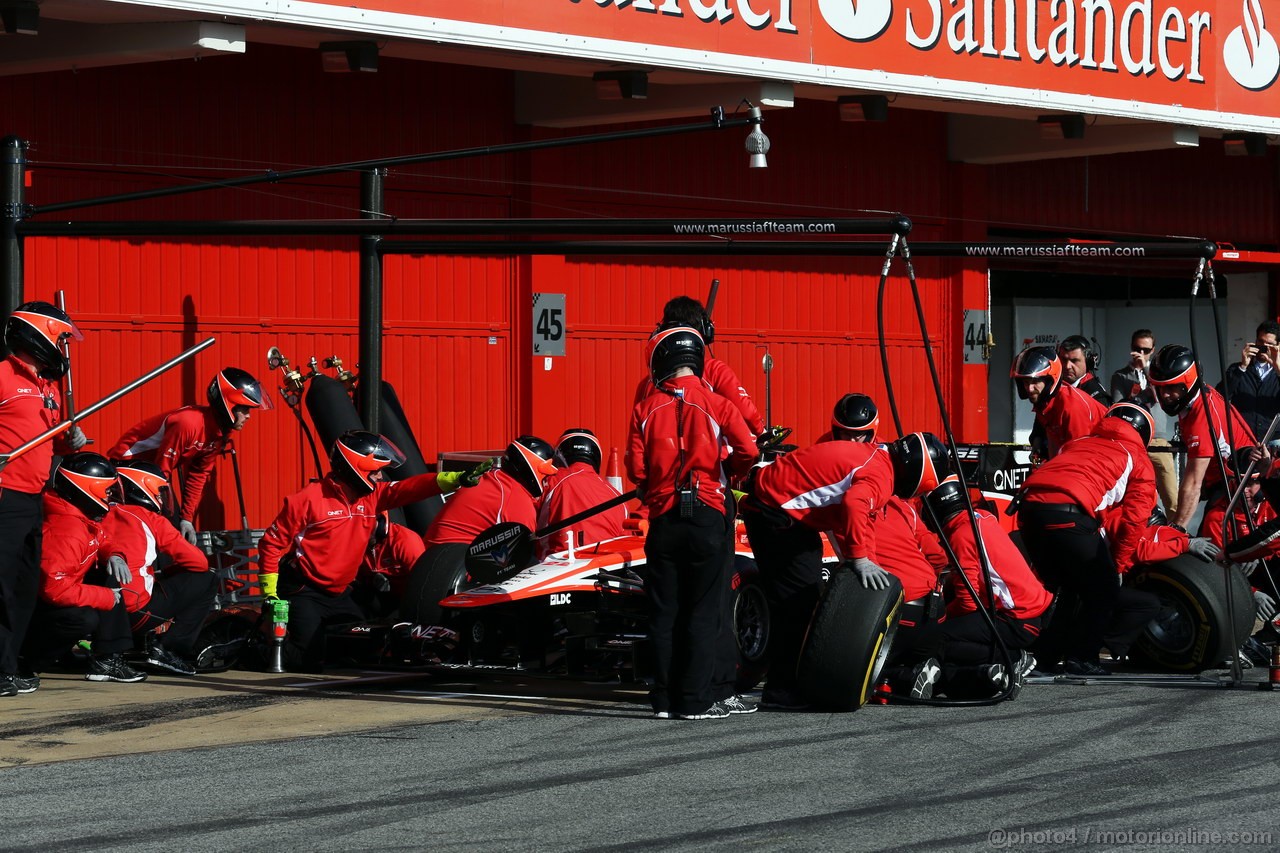 BARCELONA TEST MARZO 2013, Jules Bianchi (FRA) Marussia F1 Team MR02 practices a pit stop.
03.03.2013. 