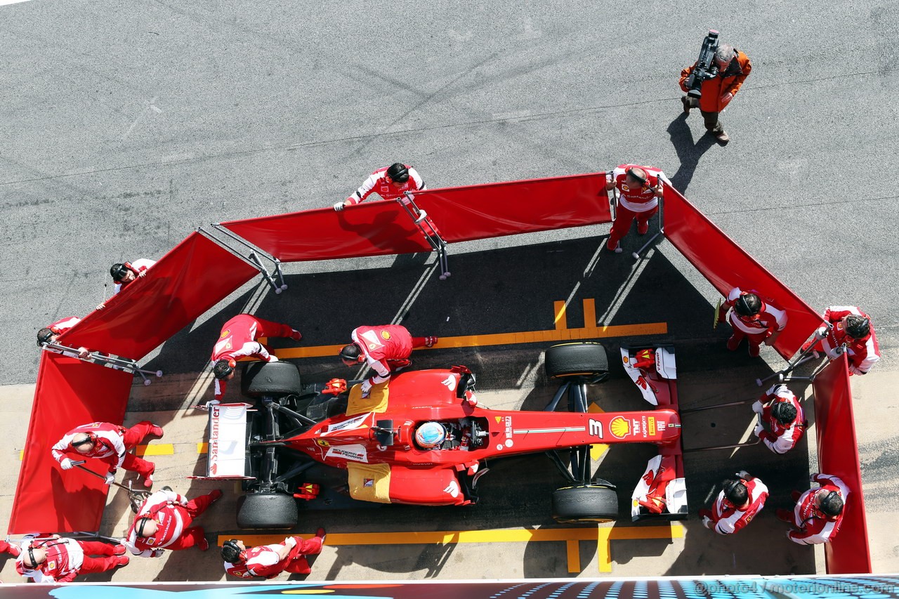 BARCELONA TEST MARZO 2013, Fernando Alonso (ESP) Ferrari F138 in the pits behind red screens.
03.03.2013. 
