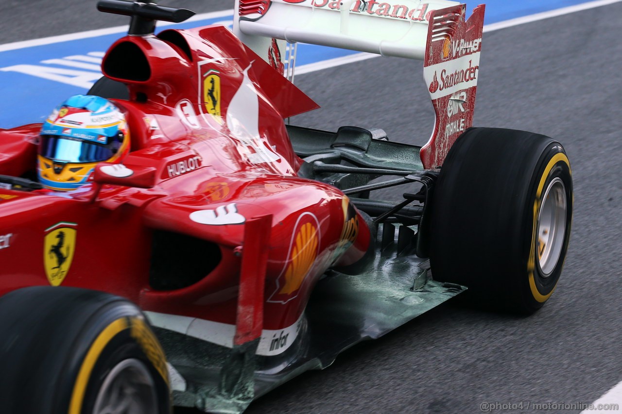BARCELONA TEST MARZO 2013, Fernando Alonso (ESP) Ferrari F138 running flow-vis paint at th exhaust e rear suspension.
03.03.2013. 