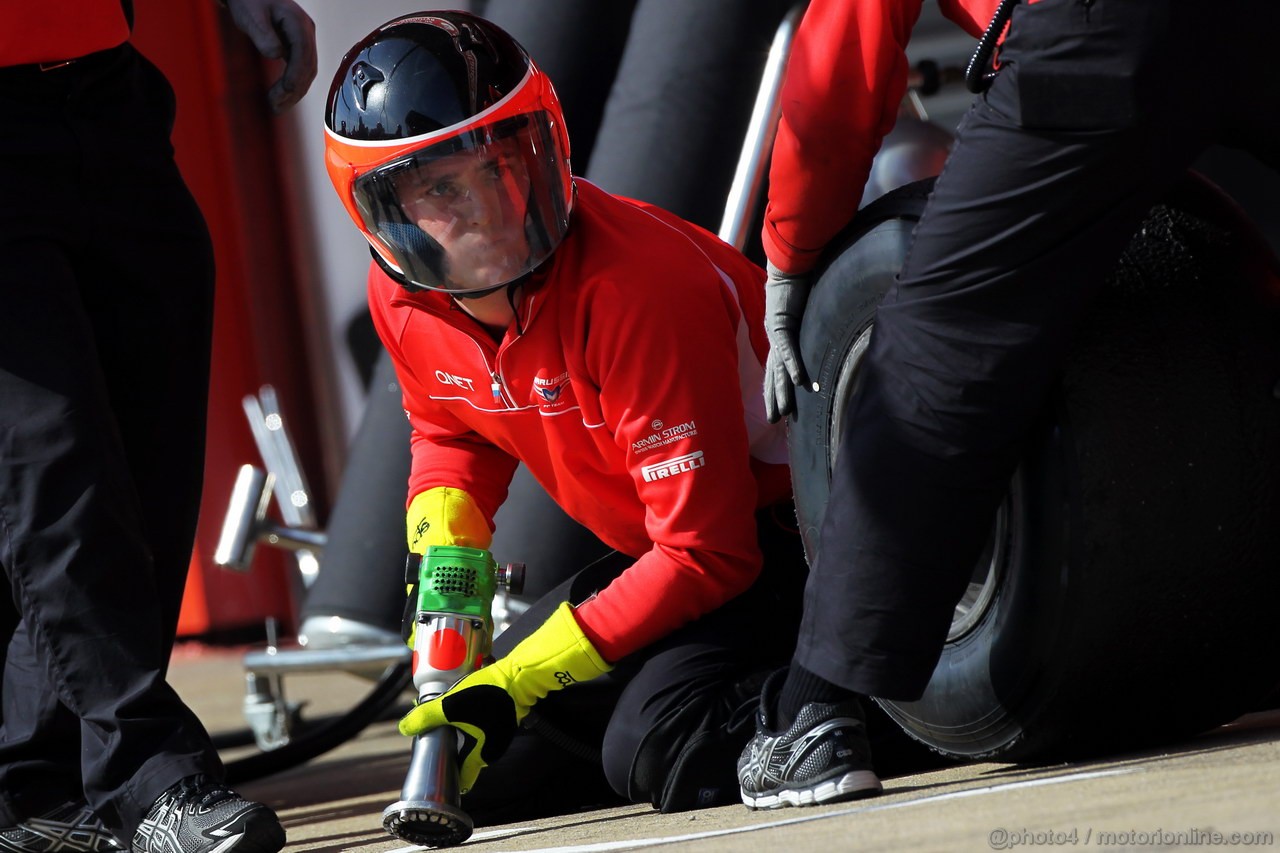 BARCELONA TEST MARZO 2013, Marussia F1 Team meccanici practice pit stops.
03.03.2013. 