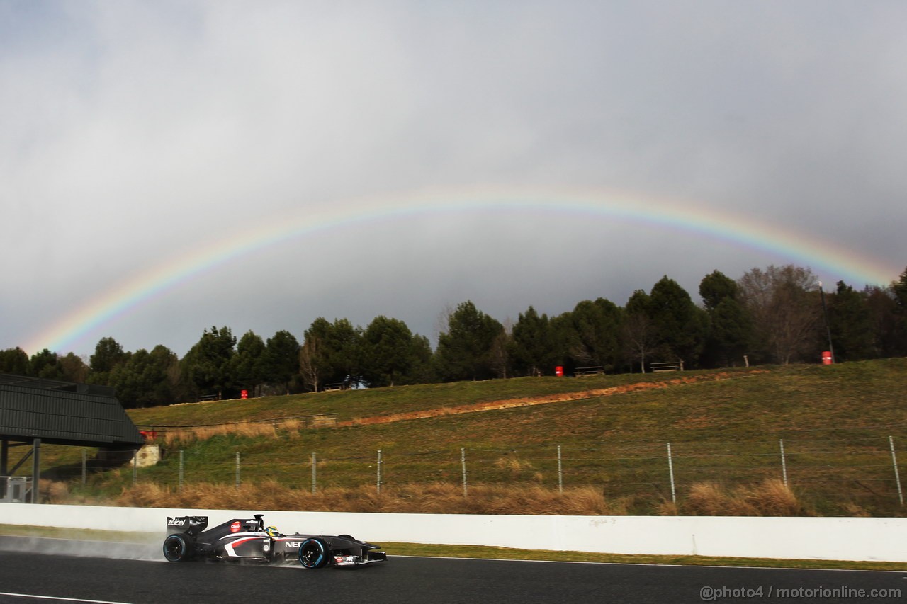 BARCELONA TEST MARZO 2013, Esteban Gutierrez (MEX) Sauber C32 passes a rainbow.
28.02.2013. 