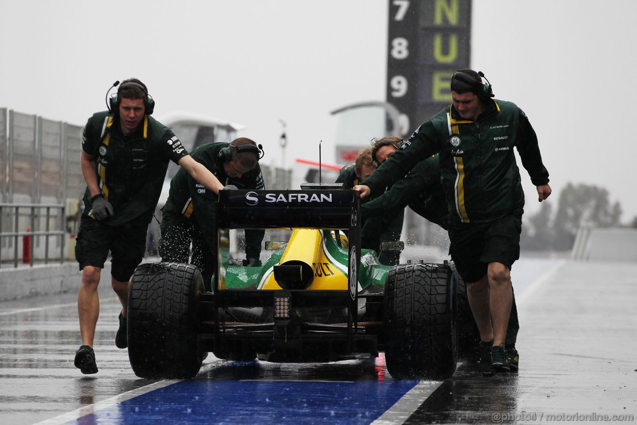 BARCELONA TEST MARZO 2013, Charles Pic (FRA) Caterham CT03 is pushed back in the pits.
28.02.2013. 