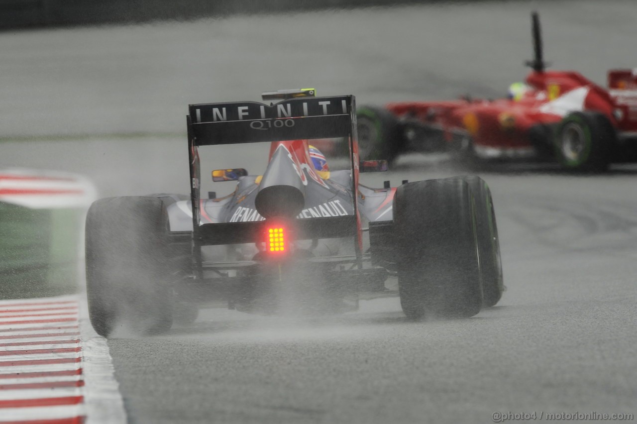BARCELONA TEST MARZO 2013, Mark Webber (AUS) Red Bull Racing RB9 chases Felipe Massa (BRA) Ferrari F138.
28.02.2013. 