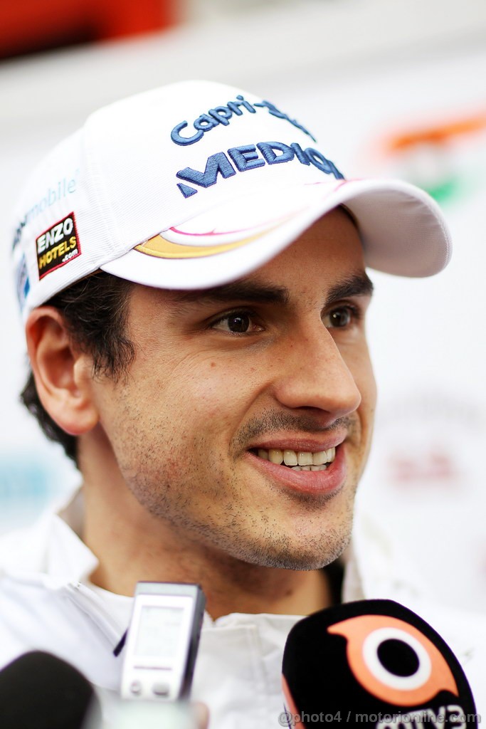 BARCELONA TEST MARZO 2013, Adrian Sutil (GER) Sahara Force India F1 with the media.
28.02.2013. 