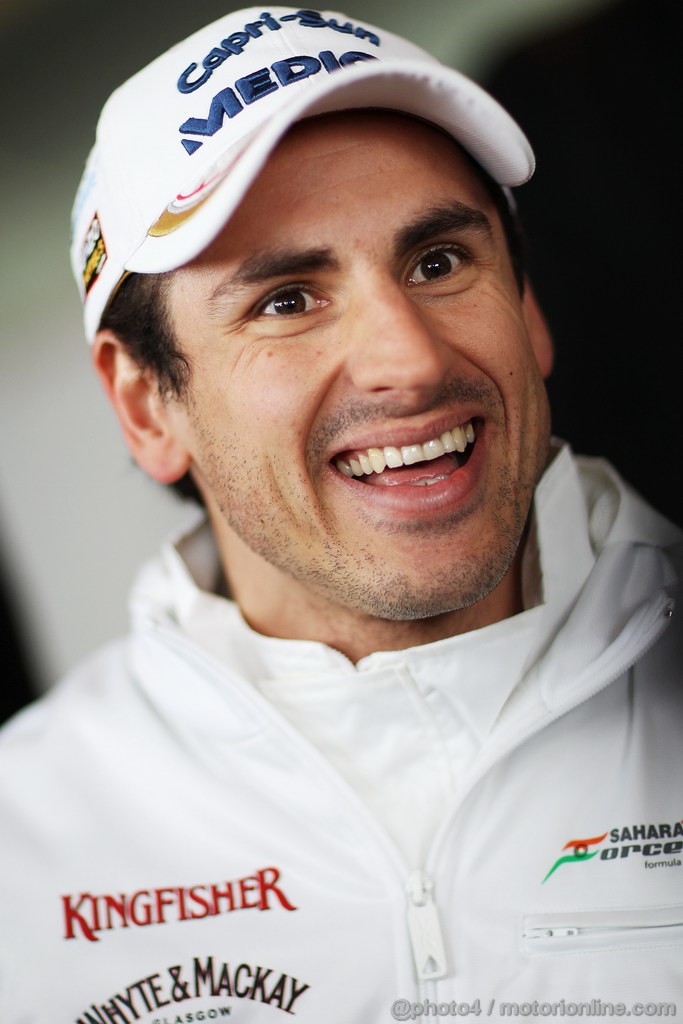 BARCELONA TEST MARZO 2013, Adrian Sutil (GER) Sahara Force India F1 with the media.
28.02.2013. 