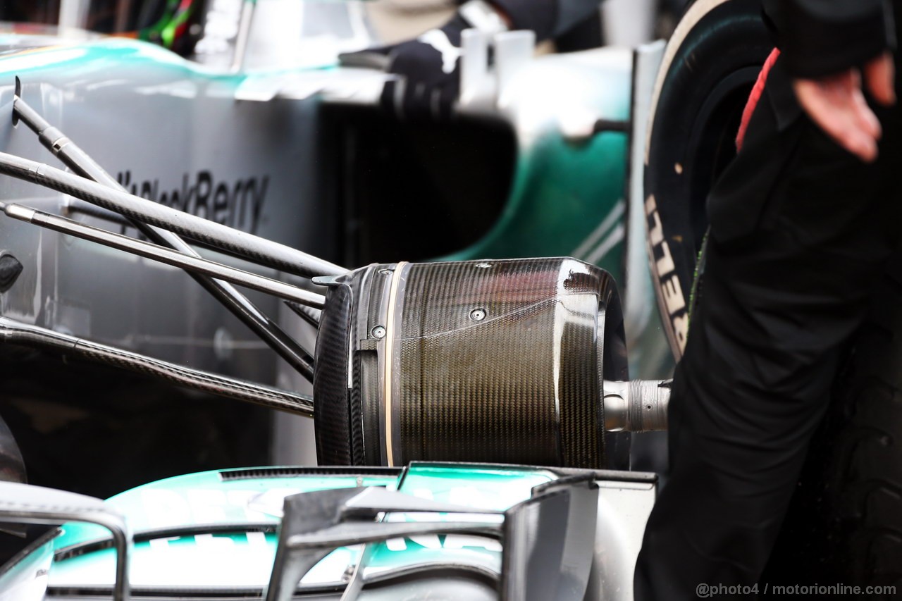 BARCELONA TEST MARZO 2013, Lewis Hamilton (GBR) Mercedes AMG F1 W04 practice pit stop.
28.02.2013. 
