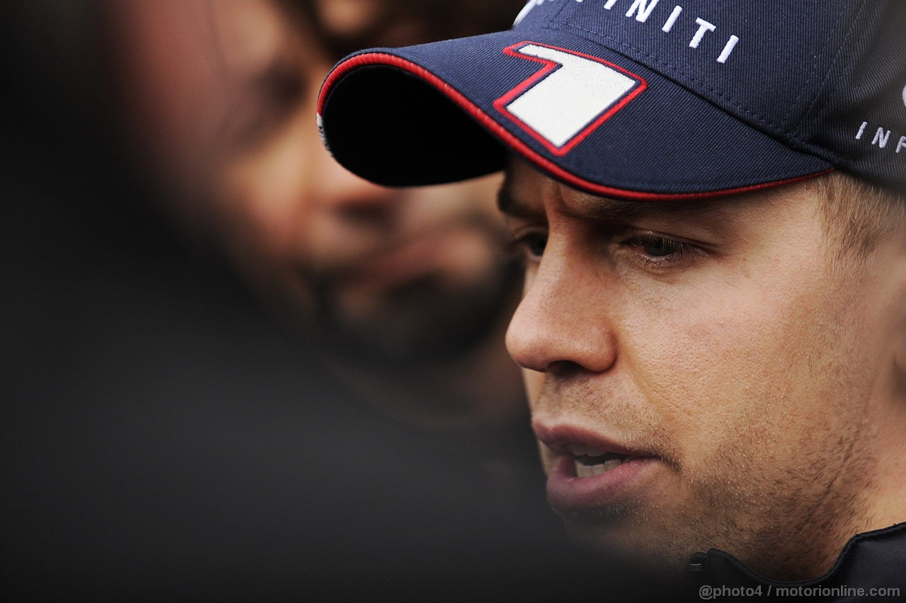 BARCELONA TEST MARZO 2013, Sebastian Vettel (GER) Red Bull Racing with the media.
01.03.2013. 