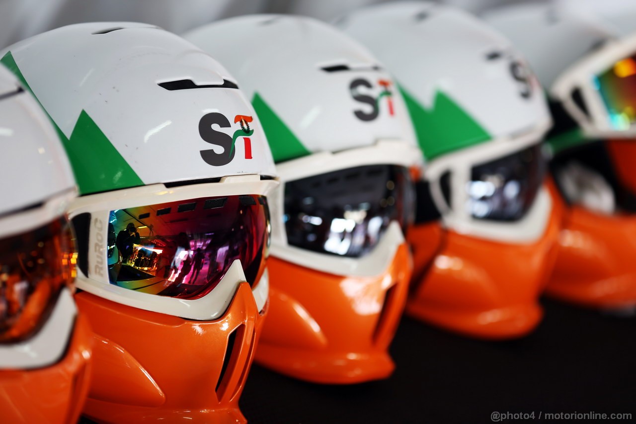 BARCELONA TEST MARZO 2013, Sahara Force India F1 Team meccanici' helmets.
02.03.2013. 