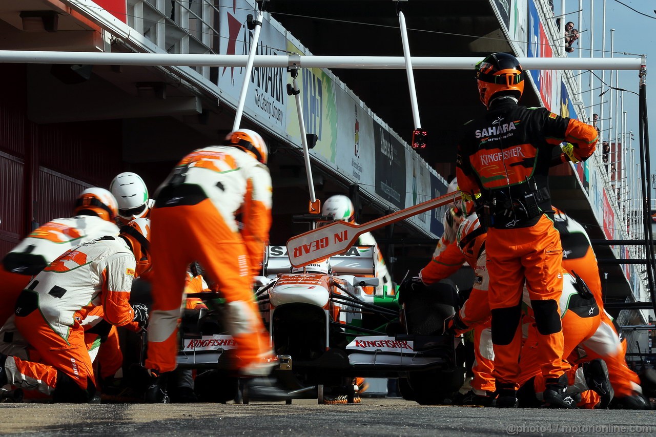 BARCELONA TEST MARZO 2013, Adrian Sutil (GER) Sahara Force India VJM06 practices a pit stop.
02.03.2013. 