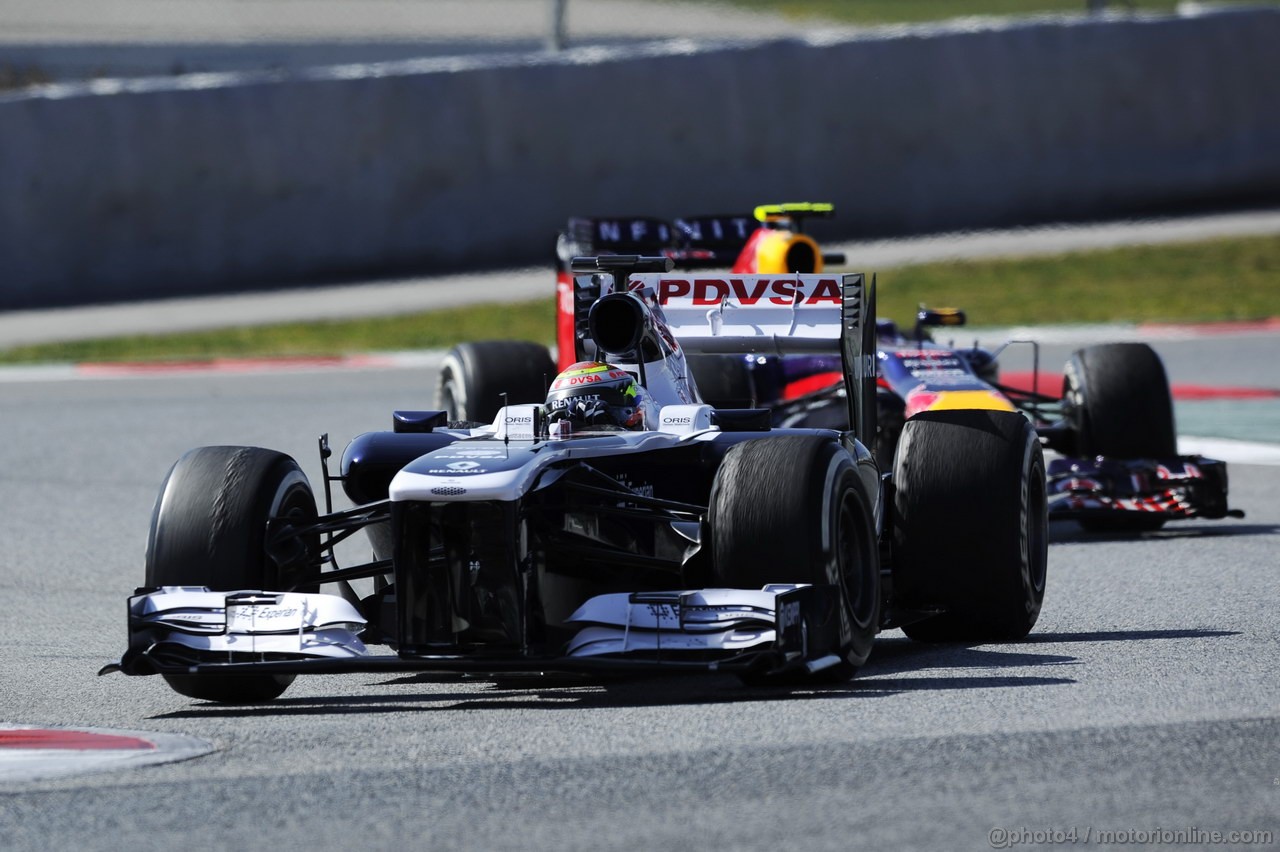 BARCELONA TEST MARZO 2013, Pastor Maldonado (VEN) Williams FW35 davanti a Mark Webber (AUS) Red Bull Racing RB9.
02.03.2013. 
