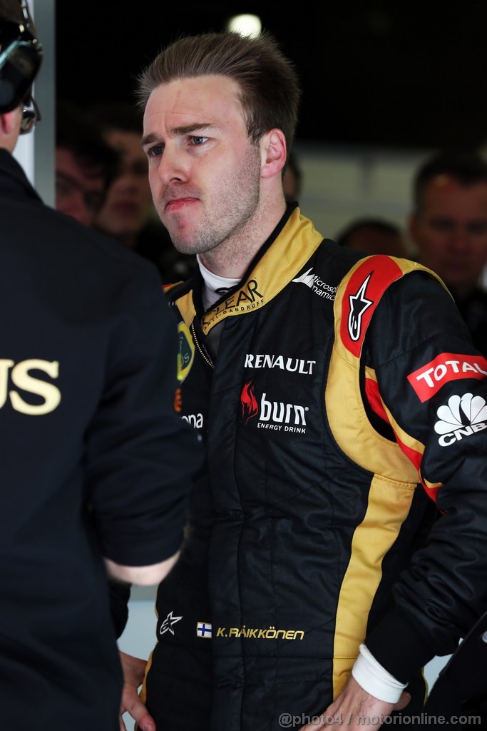 BARCELONA TEST MARZO 2013, Davide Valsecchi (ITA) Lotus F1 Third Driver literally standing in the overalls of the unwell Kimi Raikkonen (FIN) Lotus F1 Team.
02.03.2013. 