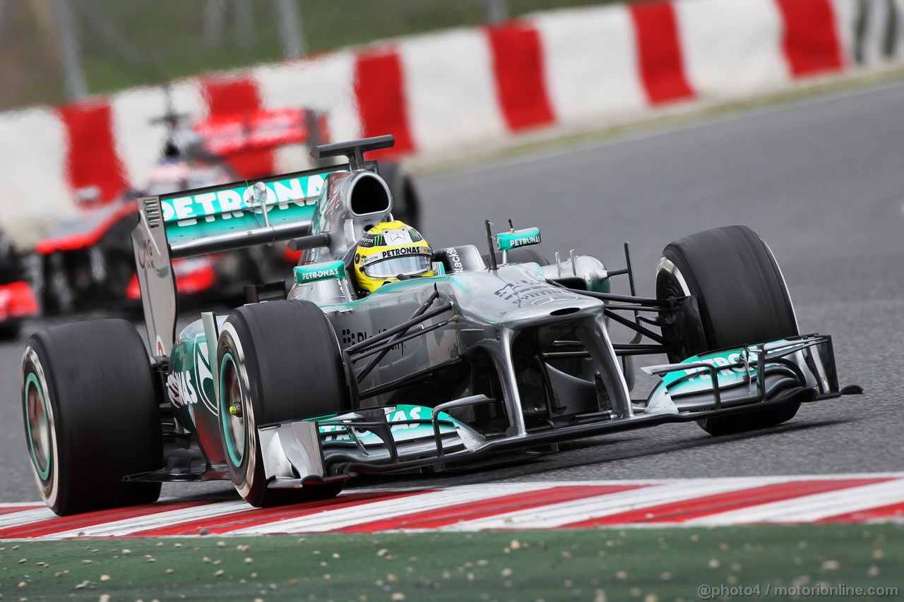 BARCELONA TEST MARZO 2013, Nico Rosberg (GER) Mercedes AMG F1 W04 davanti a Jenson Button (GBR) McLaren MP4-28.
01.03.2013. 