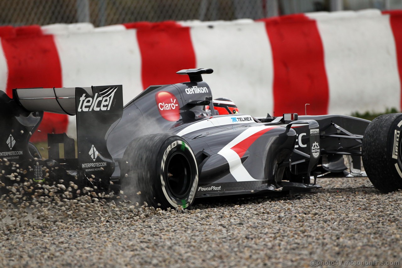 BARCELONA TEST MARZO 2013, Nico Hulkenberg (GER) Sauber C32 runs wide through the gravel trap.
01.03.2013. 