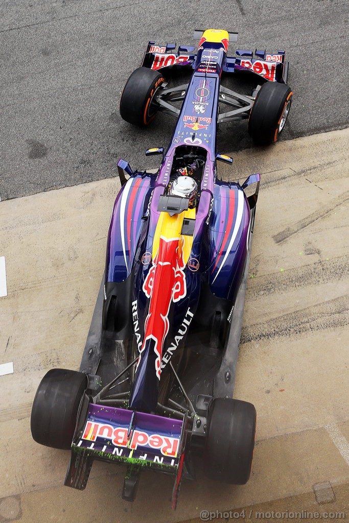BARCELONA TEST MARZO 2013, Sebastian Vettel (GER) Red Bull Racing RB9 running flow-vis paint on the rear wing e rear diffuser.
01.03.2013. 