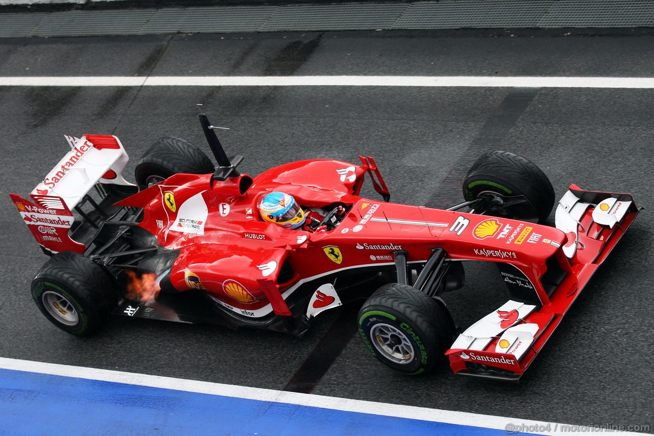 BARCELONA TEST MARZO 2013, Fernando Alonso (ESP) Ferrari F138 spits flame from the exhaust.
01.03.2013. 