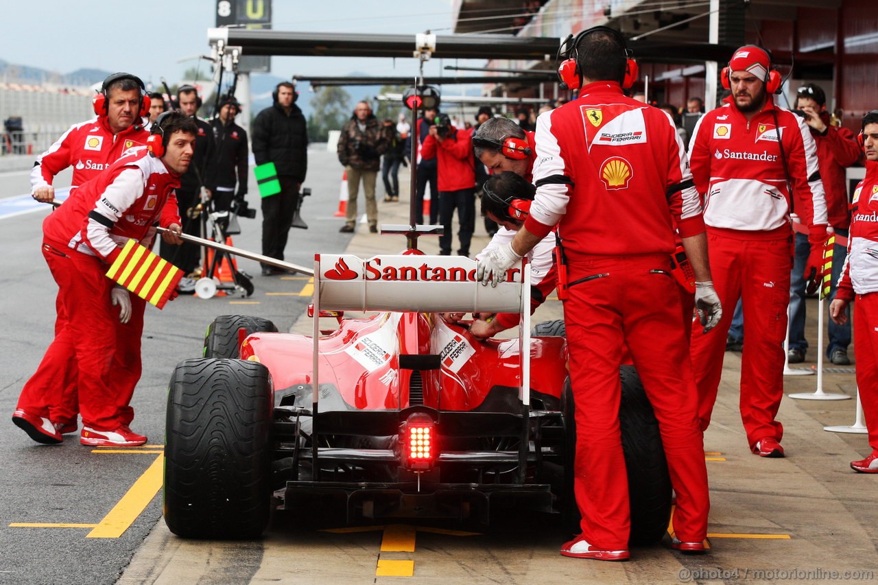 BARCELONA TEST MARZO 2013, Fernando Alonso (ESP) Ferrari F138 in the pits.
01.03.2013. 