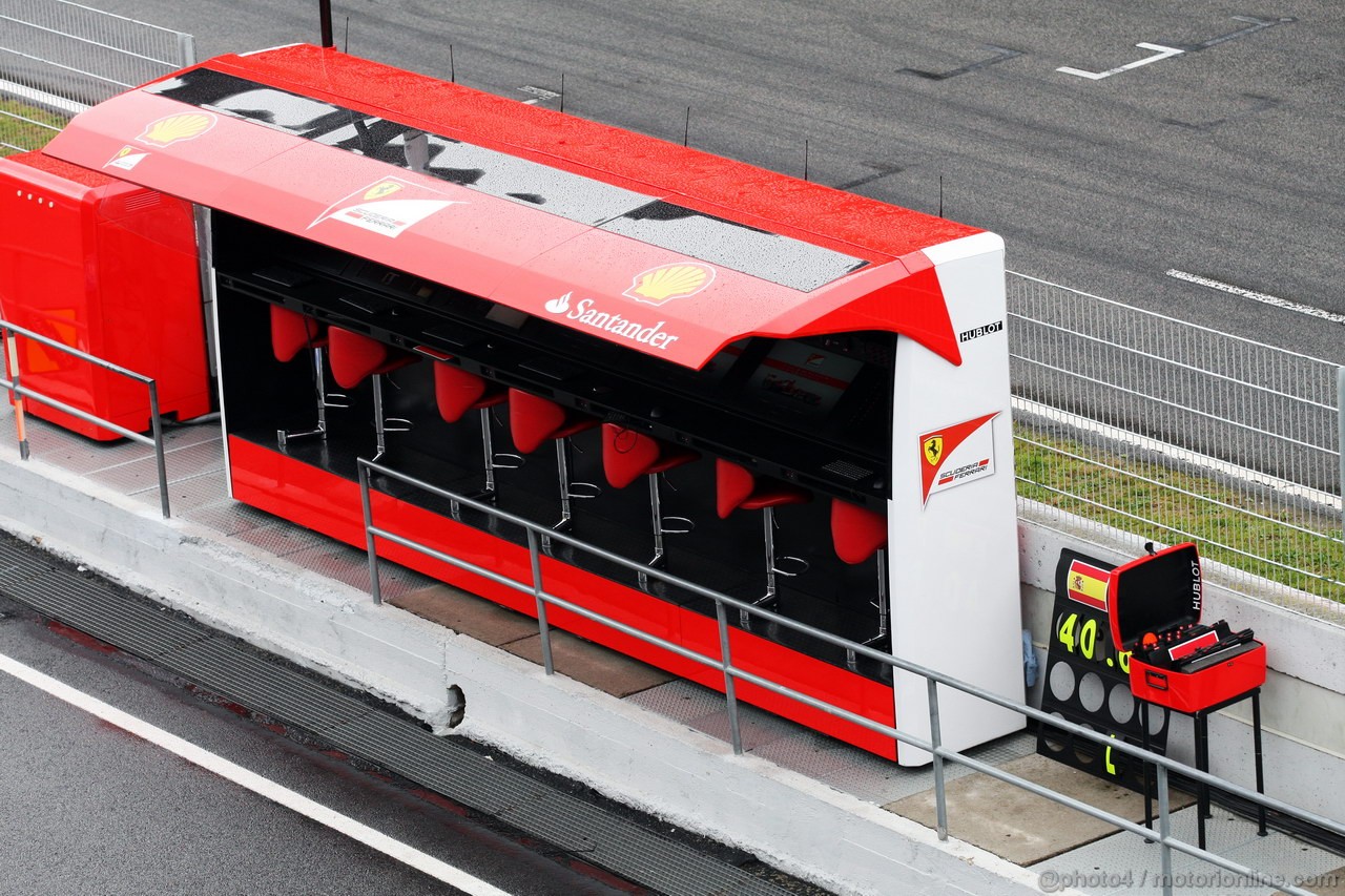 BARCELONA TEST MARZO 2013, Ferrari pit gantry.
01.03.2013. 