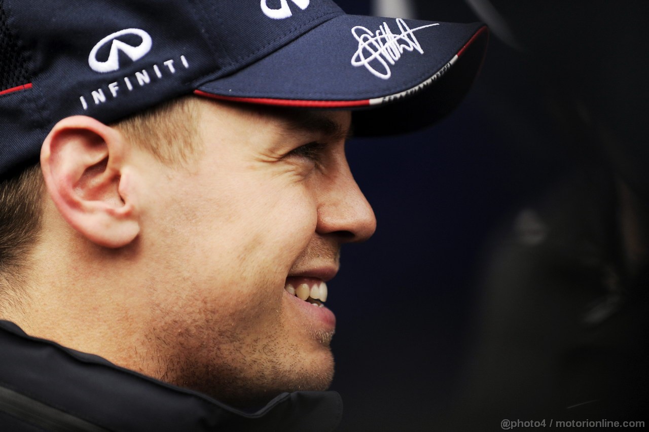 BARCELONA TEST MARZO 2013, Sebastian Vettel (GER) Red Bull Racing with the media.
01.03.2013. 