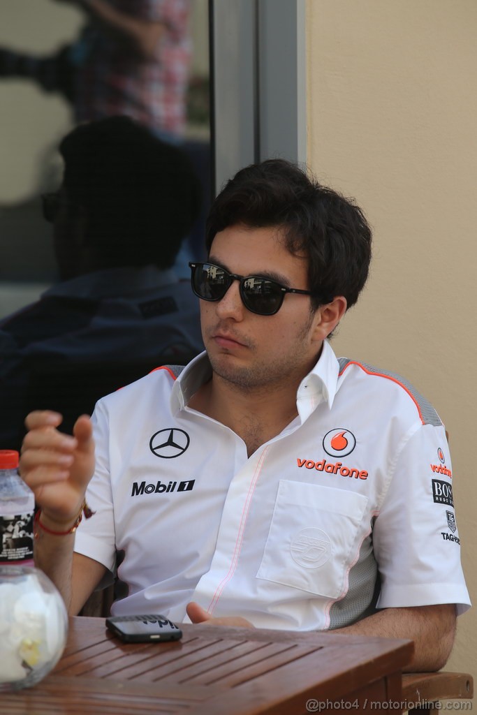 GP ABU DHABI, 03.11.2013- Sergio Perez (MEX) McLaren MP4-28  