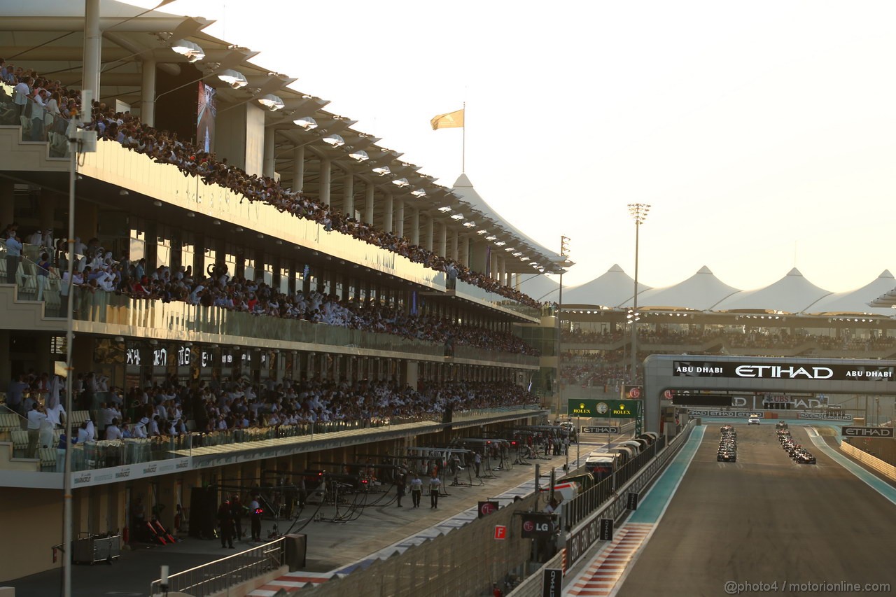 GP ABU DHABI, 03.11.2013- Gara: Start of the race