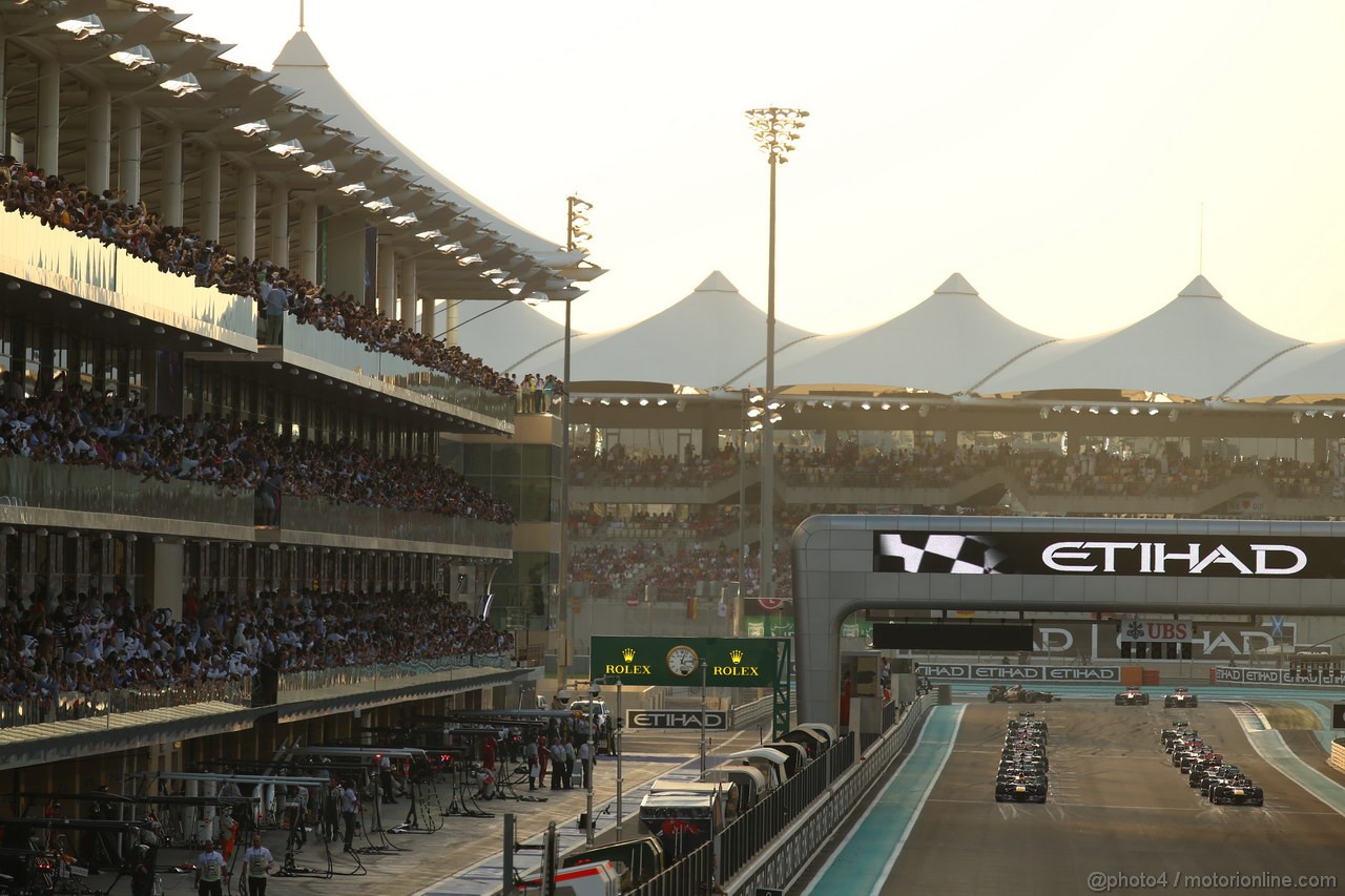 GP ABU DHABI, 03.11.2013- Gara: Start of the race